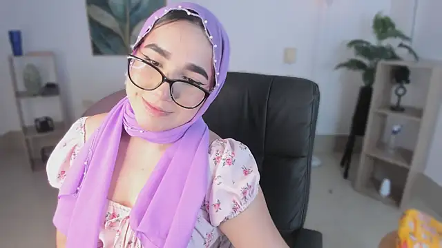 Snapshot of Ayha_khalaf chatting on November 2025 01:04:02 AM Ayha khalaf online show from November 2025 01:04:02 AM