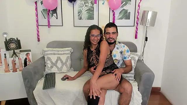 luxurycoupl online show from February 2025 03:40:01 AM