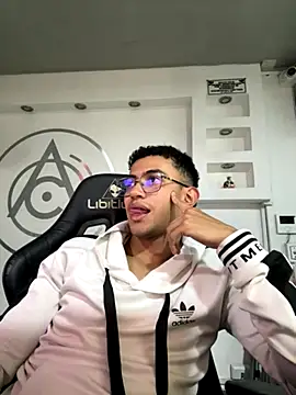 Thonny-becker online show from November 2025 11:51:02 PM