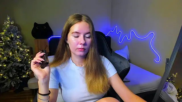 EmilyPaw online show from December 2025 10:00:02 AM