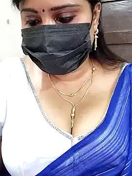 Snapshot of Queenflowerr chatting on January 2025 07:03:01 AM Queenflowerr online show from January 2025 07:03:01 AM