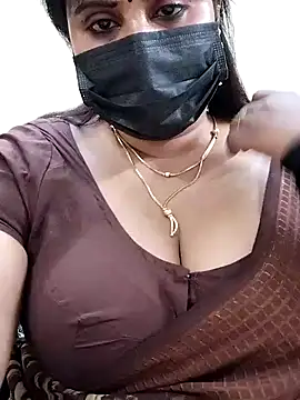 Snapshot of Queenflowerr chatting on January 2025 10:42:01 PM Queenflowerr online show from January 2025 10:42:01 PM