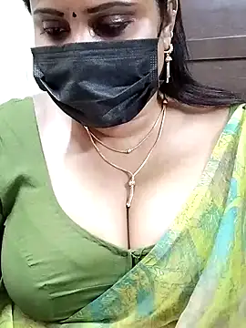 Snapshot of Queenflowerr chatting on February 2025 01:30:01 PM Queenflowerr online show from February 2025 01:30:01 PM