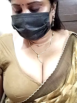 Snapshot of Queenflowerr chatting on February 2025 05:41:02 PM Queenflowerr online show from February 2025 05:41:02 PM