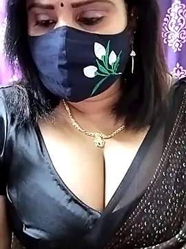 Snapshot of Queenflowerr chatting on September 2025 05:51:01 PM Queenflowerr online show from September 2025 05:51:01 PM