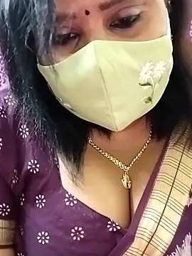 Snapshot of Queenflowerr chatting on October 2025 04:46:01 AM Queenflowerr online show from October 2025 04:46:01 AM