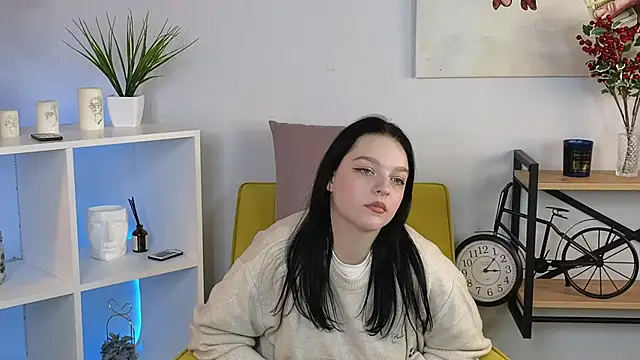 GladysHewell online show from January 2025 12:18:01 PM