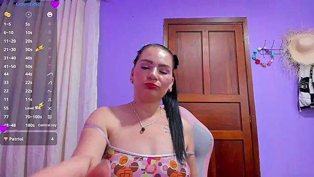 Snapshot of scarlet_hit chatting on March 2025 07:08:02 AM scarlet hit online show from March 2025 07:08:02 AM