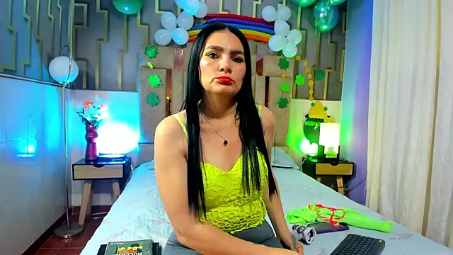 Snapshot of scarlet_hit chatting on March 2025 04:24:02 AM scarlet hit online show from March 2025 04:24:02 AM