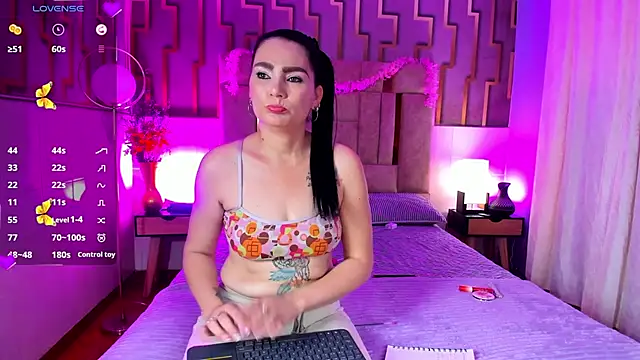 Snapshot of scarlet_hit chatting on March 2025 04:27:01 AM scarlet hit online show from March 2025 04:27:01 AM