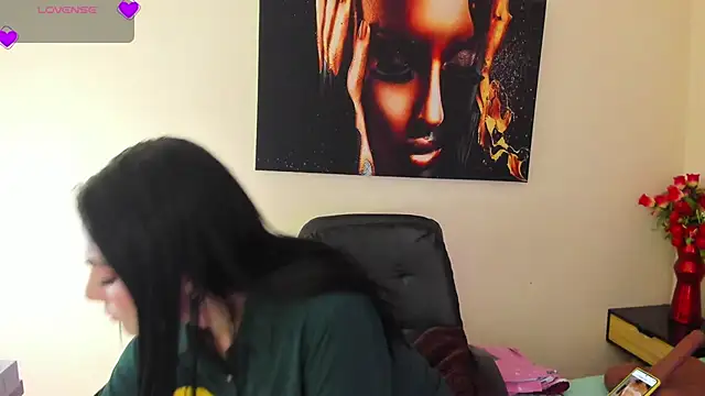 Snapshot of scarlet_hit chatting on October 2025 03:42:02 AM scarlet hit online show from October 2025 03:42:02 AM