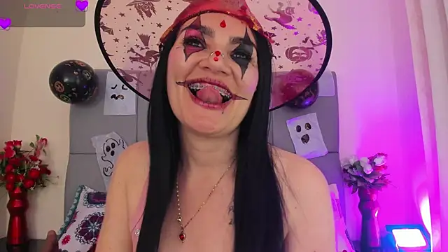 Snapshot of scarlet_hit chatting on November 2025 05:10:02 AM scarlet hit online show from November 2025 05:10:02 AM