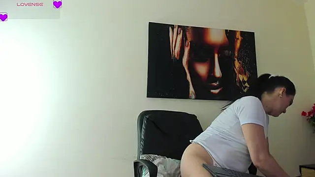 Snapshot of scarlet_hit chatting on November 2025 04:11:01 AM scarlet hit online show from November 2025 04:11:01 AM