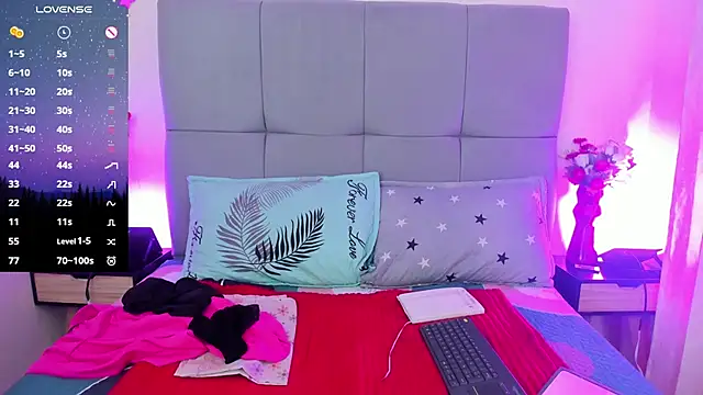 Snapshot of scarlet_hit chatting on November 2025 04:37:02 AM scarlet hit online show from November 2025 04:37:02 AM