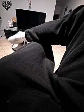 Snapshot of Velly82 chatting on April 2026 04:48:02 PM Velly82 online show from April 2026 04:48:02 PM