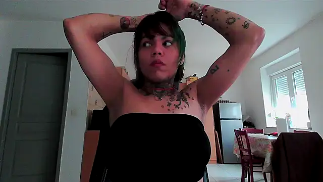 Snapshot of serena__vedette chatting on February 2025 08:14:01 AM serena vedette online show from February 2025 08:14:01 AM