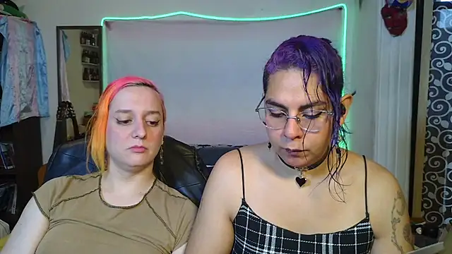 Snapshot of Evelan420 chatting on December 2025 06:25:02 PM Evelan420 online show from December 2025 06:25:02 PM