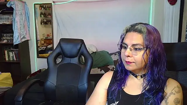 Snapshot of Evelan420 chatting on February 2026 07:42:02 PM Evelan420 online show from February 2026 07:42:02 PM