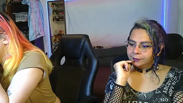 Snapshot of Evelan420 chatting on February 2026 06:52:02 PM Evelan420 online show from February 2026 06:52:02 PM