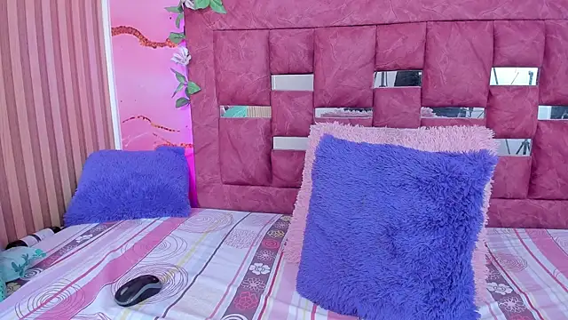 scarlett  evans  online show from November 2025 06:19:02 PM