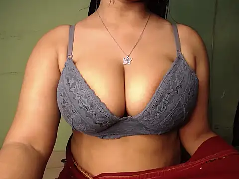 Snapshot of Saanviraa chatting on February 2025 05:40:02 AM Saanviraa online show from February 2025 05:40:02 AM