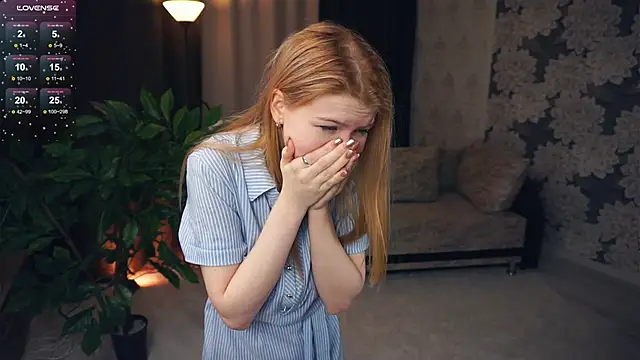 Snapshot of LynetHakes chatting on January 2025 12:43:02 PM LynetHakes online show from January 2025 12:43:02 PM