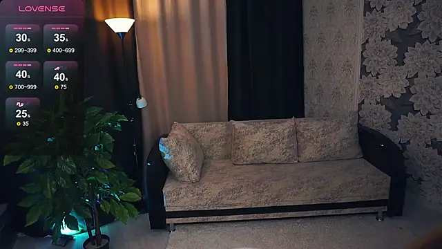 Snapshot of LynetHakes chatting on February 2025 09:10:01 AM LynetHakes online show from February 2025 09:10:01 AM