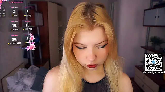 Snapshot of LynetHakes chatting on September 2025 04:14:02 AM LynetHakes online show from September 2025 04:14:02 AM