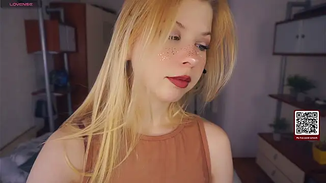 Snapshot of LynetHakes chatting on September 2025 04:06:02 AM LynetHakes online show from September 2025 04:06:02 AM