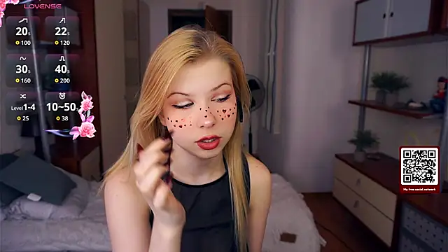 Snapshot of LynetHakes chatting on September 2025 04:17:02 AM LynetHakes online show from September 2025 04:17:02 AM