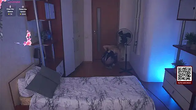 Snapshot of LynetHakes chatting on October 2025 04:33:01 AM LynetHakes online show from October 2025 04:33:01 AM