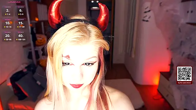 Snapshot of LynetHakes chatting on October 2025 05:41:02 AM LynetHakes online show from October 2025 05:41:02 AM