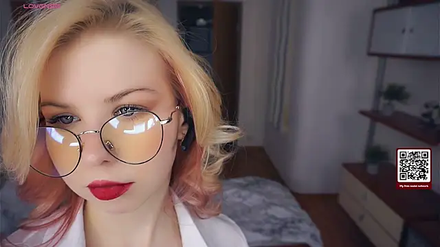 Snapshot of LynetHakes chatting on November 2025 06:36:02 AM LynetHakes online show from November 2025 06:36:02 AM