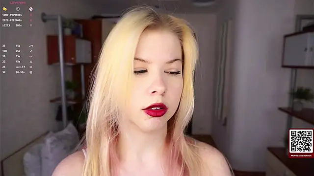 Snapshot of LynetHakes chatting on December 2025 06:22:01 AM LynetHakes online show from December 2025 06:22:01 AM