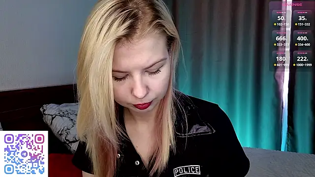 Snapshot of LynetHakes chatting on February 2026 06:56:01 AM LynetHakes online show from February 2026 06:56:01 AM