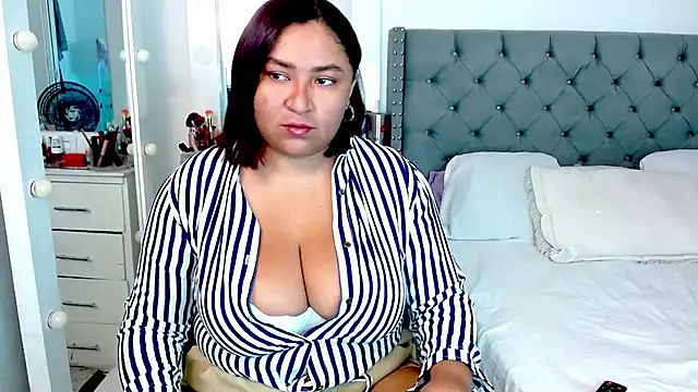 Snapshot of KarlaWild chatting on January 2025 11:48:02 AM KarlaWild online show from January 2025 11:48:02 AM