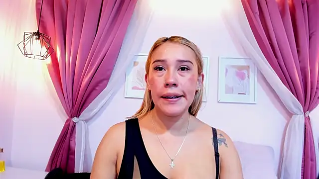 Lannajansen online show from April 2026 01:36:02 PM