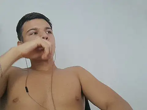 Snapshot of vitorsafado19 chatting on February 2025 05:44:01 PM vitorsafado19 online show from February 2025 05:44:01 PM