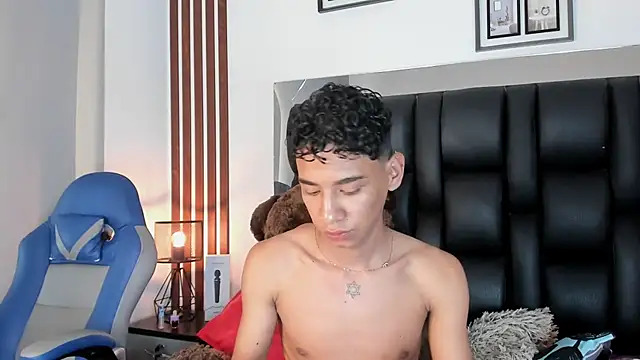 Snapshot of Amberr1 chatting on January 2025 06:21:01 PM Amberr1 online show from January 2025 06:21:01 PM