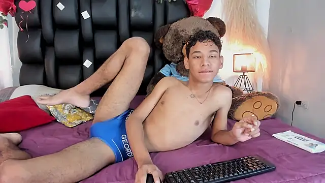 Snapshot of Amberr1 chatting on February 2025 12:16:02 PM Amberr1 online show from February 2025 12:16:02 PM