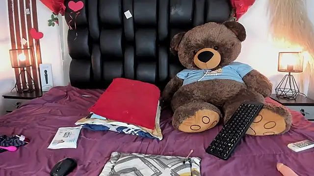 Snapshot of Amberr1 chatting on February 2025 03:20:02 PM Amberr1 online show from February 2025 03:20:02 PM