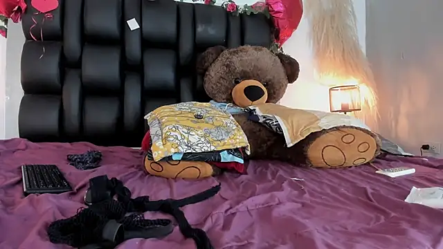 Amberr1 online show from February 2025 06:26:02 PM