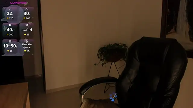 eilynxx online show from November 2025 12:10:01 AM