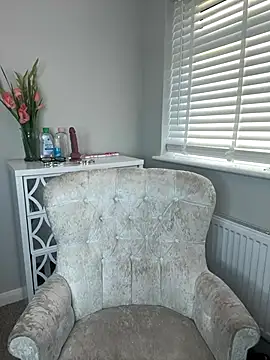 Snapshot of MakemeMillie1 chatting on September 2025 06:28:02 AM MakemeMillie1 online show from September 2025 06:28:02 AM