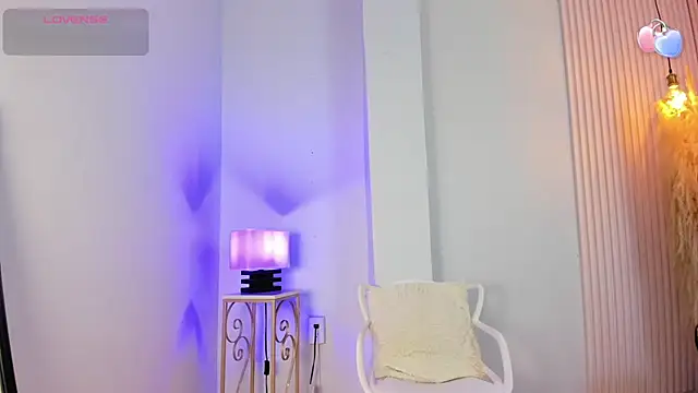 Snapshot of alana_rossetti chatting on June 2026 11:51:02 AM alana rossetti online show from June 2026 11:51:02 AM