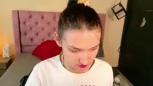 Sofii cutee online show from February 2026 01:01:02 PM