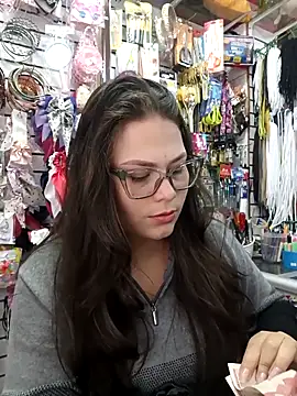 Snapshot of Vale_Saenzz chatting on February 2026 06:15:02 PM Vale Saenzz online show from February 2026 06:15:02 PM