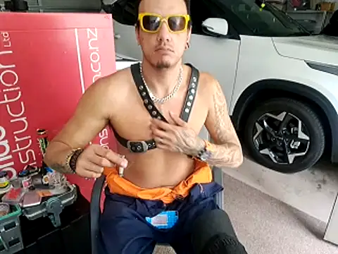 Snapshot of TAIZWRLD chatting on November 2025 12:05:01 AM TAIZWRLD online show from November 2025 12:05:01 AM