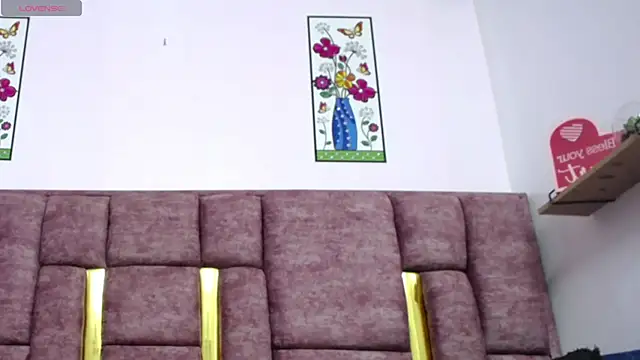 VICTORIAHANK  online show from April 2026 07:17:02 PM