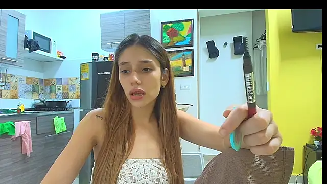 Alaiapink online show from May 2026 11:24:01 PM